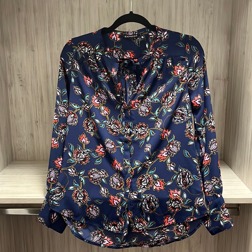 Express size small blue floral pattern blouse